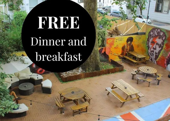 Saint James Backpackers London