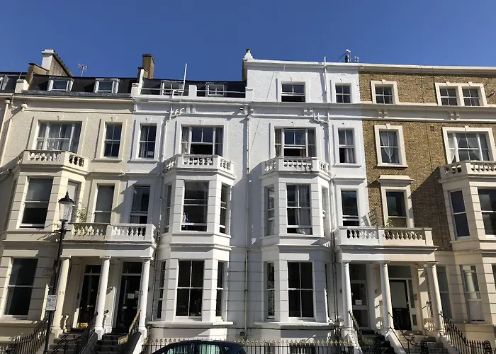 Saint James Backpackers London